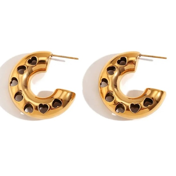 NEW💎18K Gold Plated Hollow Heart Design Chunky Hoop Earrings* - Picture 7 of 10